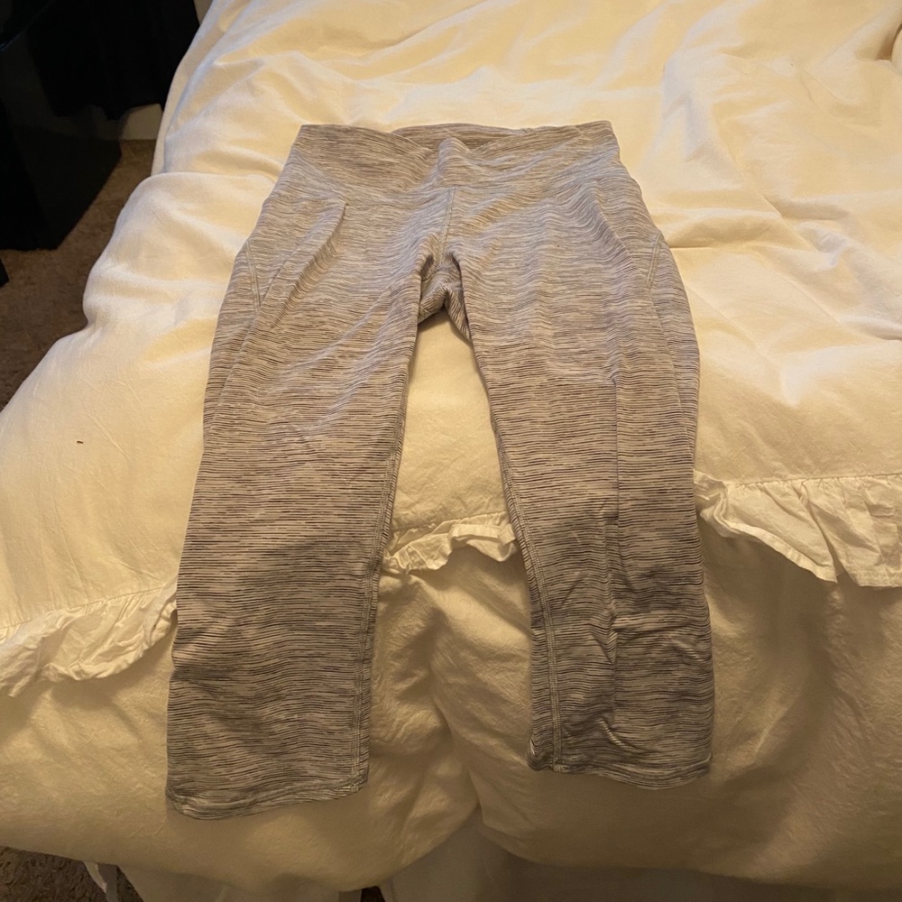 white cropped lulu lemon leggings